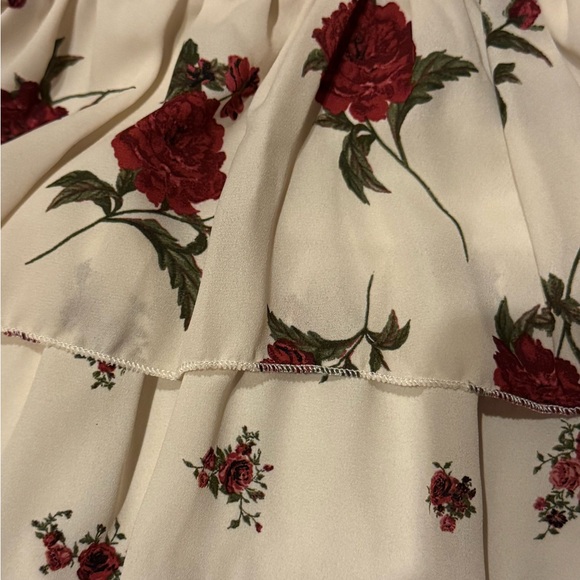 Chic Floral Mini Dress in Cream and Red - Picture 4 of 5